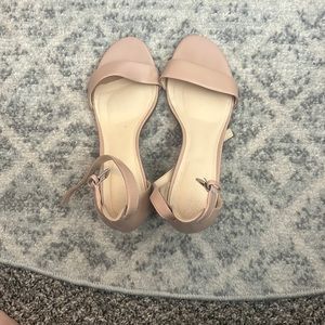 Nine West size 9 nude chunky heels